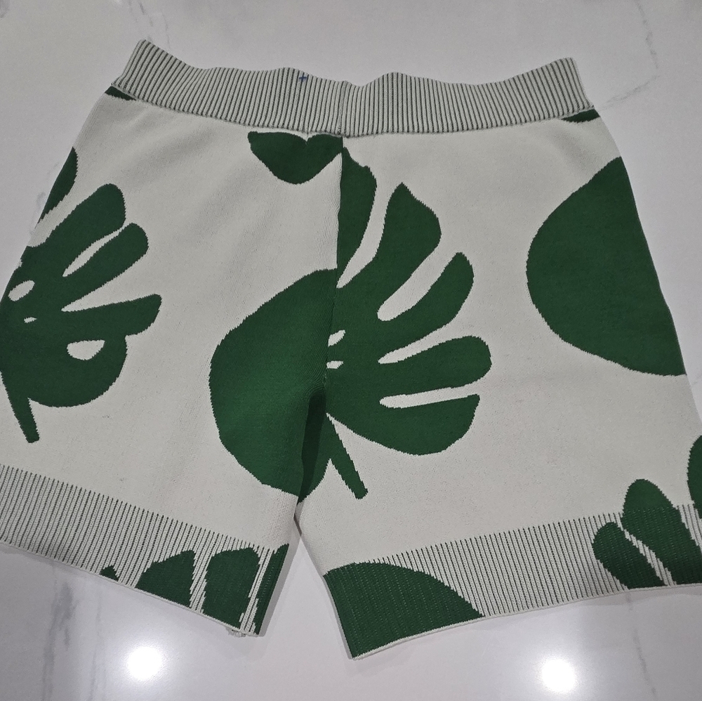 By Egreis Women's Shorts Size Large  Beige And GREEN NWOT. - Picture 14 of 14